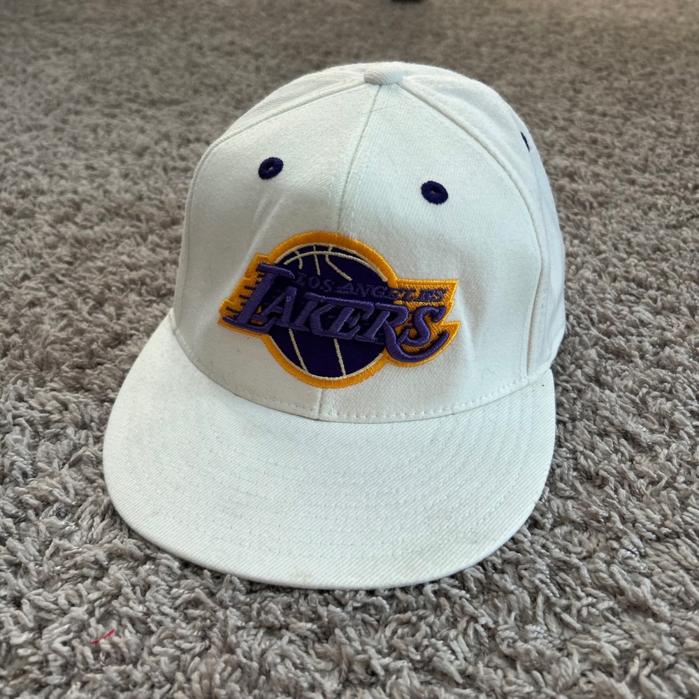 Adidas Los Angeles‎ Lakers NBA Hat Cap 210 Flexfit White Purple 7 1/4-7 5/8